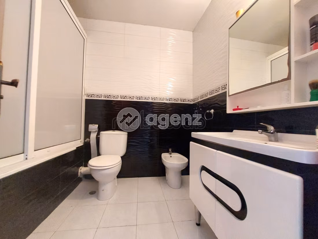 Magnífico piso en venta en Mers Sultan. Gran superficie 197 m². Ascensor y terraza