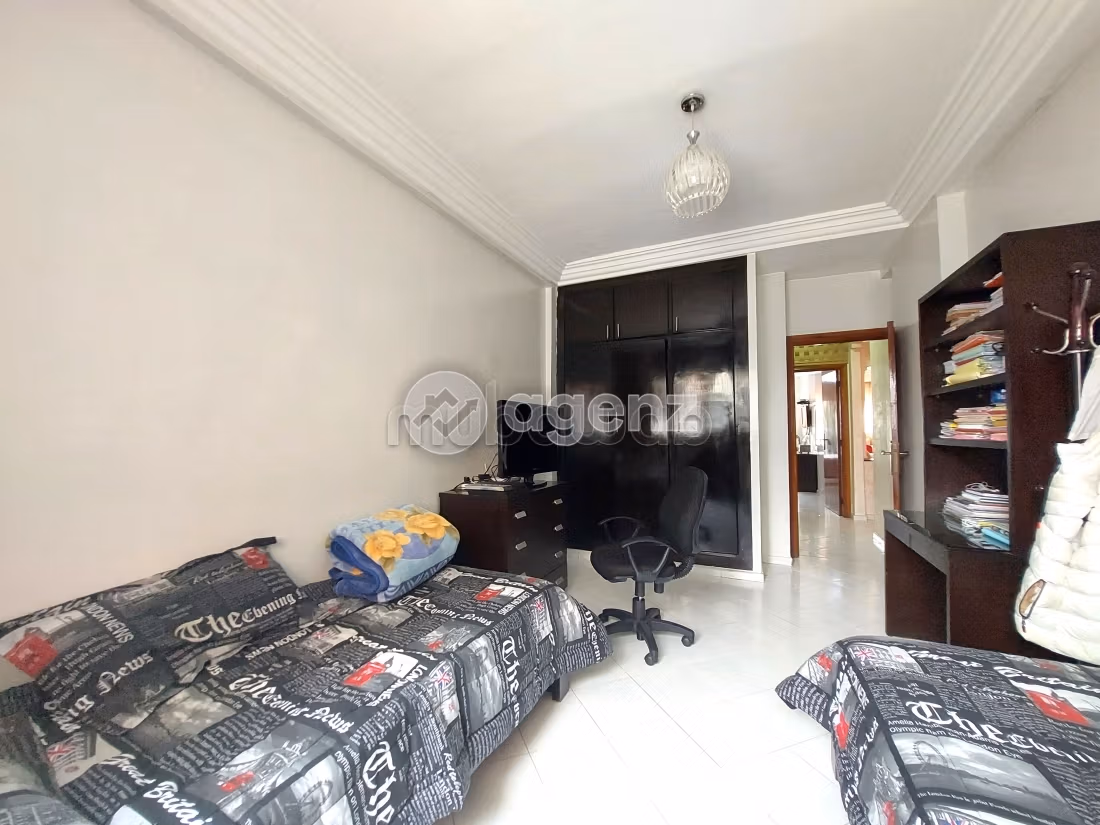 Magnífico piso en venta en Mers Sultan. Gran superficie 197 m². Ascensor y terraza