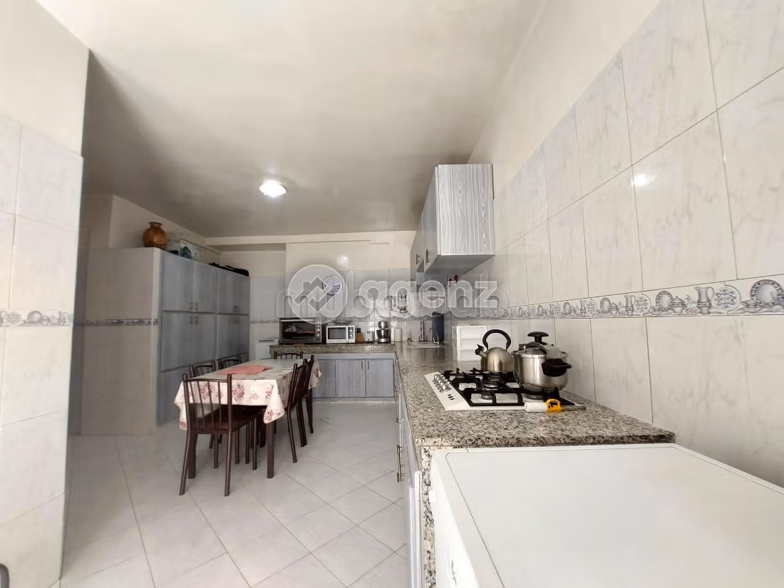 Magnífico piso en venta en Mers Sultan. Gran superficie 197 m². Ascensor y terraza
