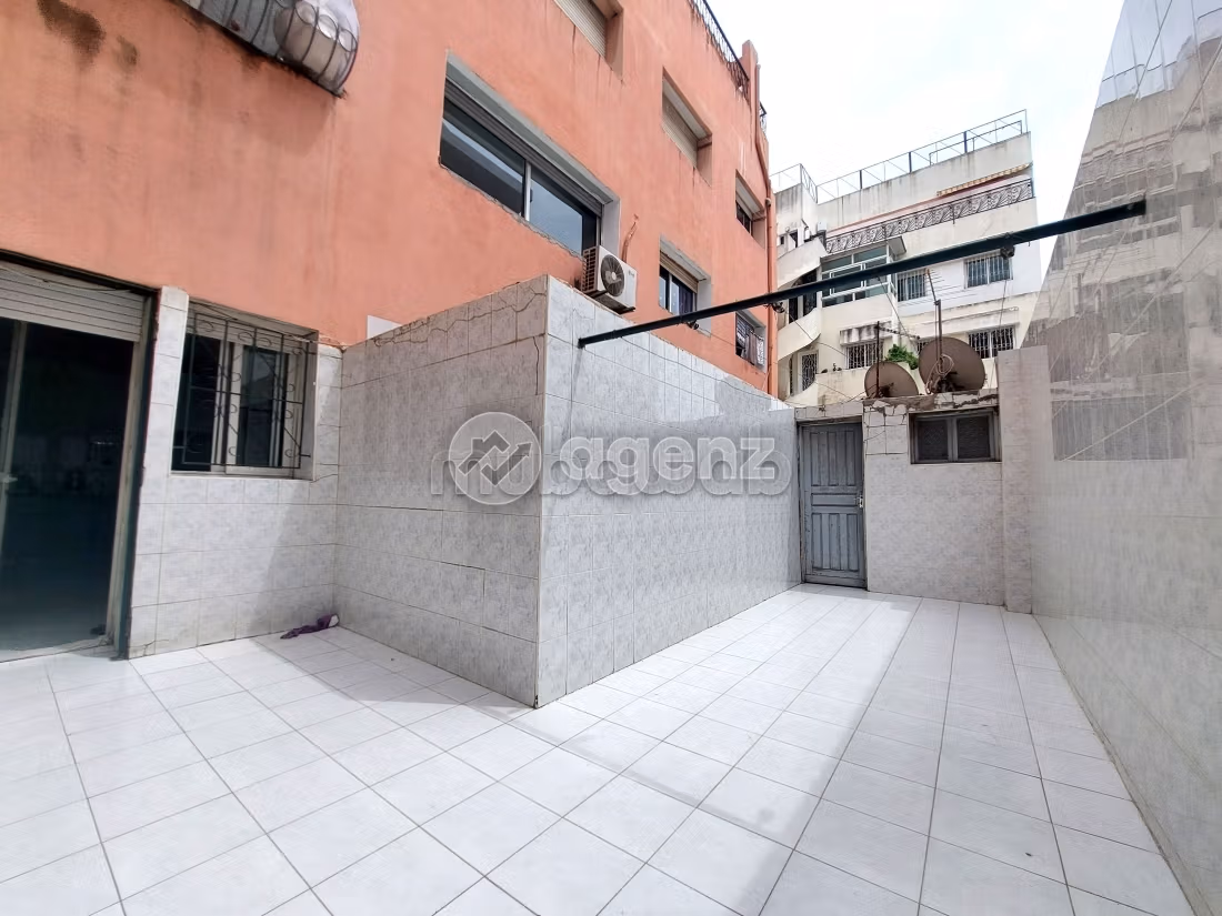 Magnífico piso en venta en Mers Sultan. Gran superficie 197 m². Ascensor y terraza