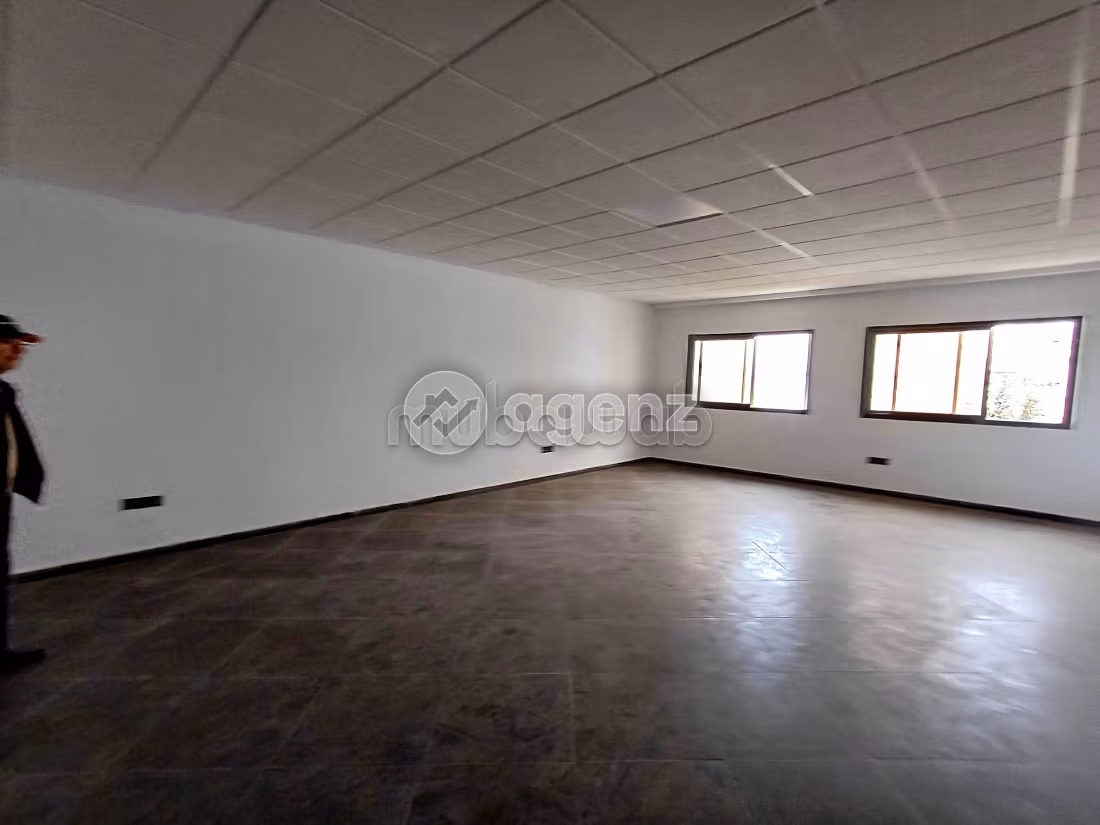 Oficinas en alquiler en Nouvelle Ville. Área total 58 m². Con ascensor