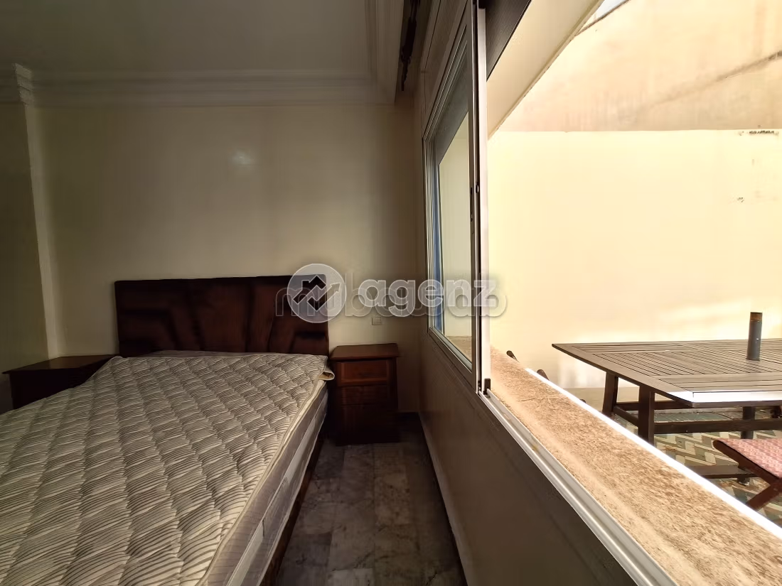 Apartment for sale in Maârif. 2 beautiful rooms. Carpark and terrace