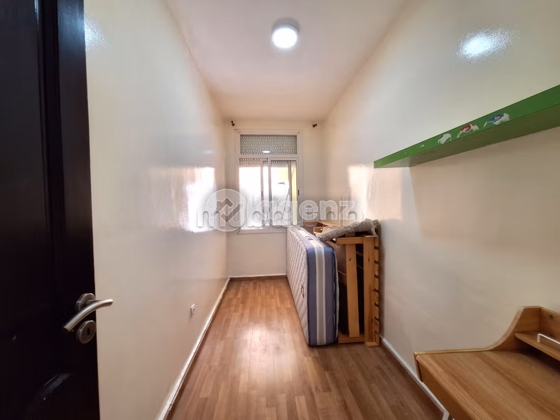 Apartment for sale in Maârif. 2 beautiful rooms. Carpark and terrace