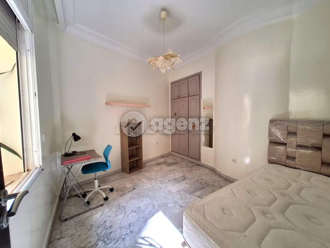 Apartment for sale in Maârif. 2 beautiful rooms. Carpark and terrace