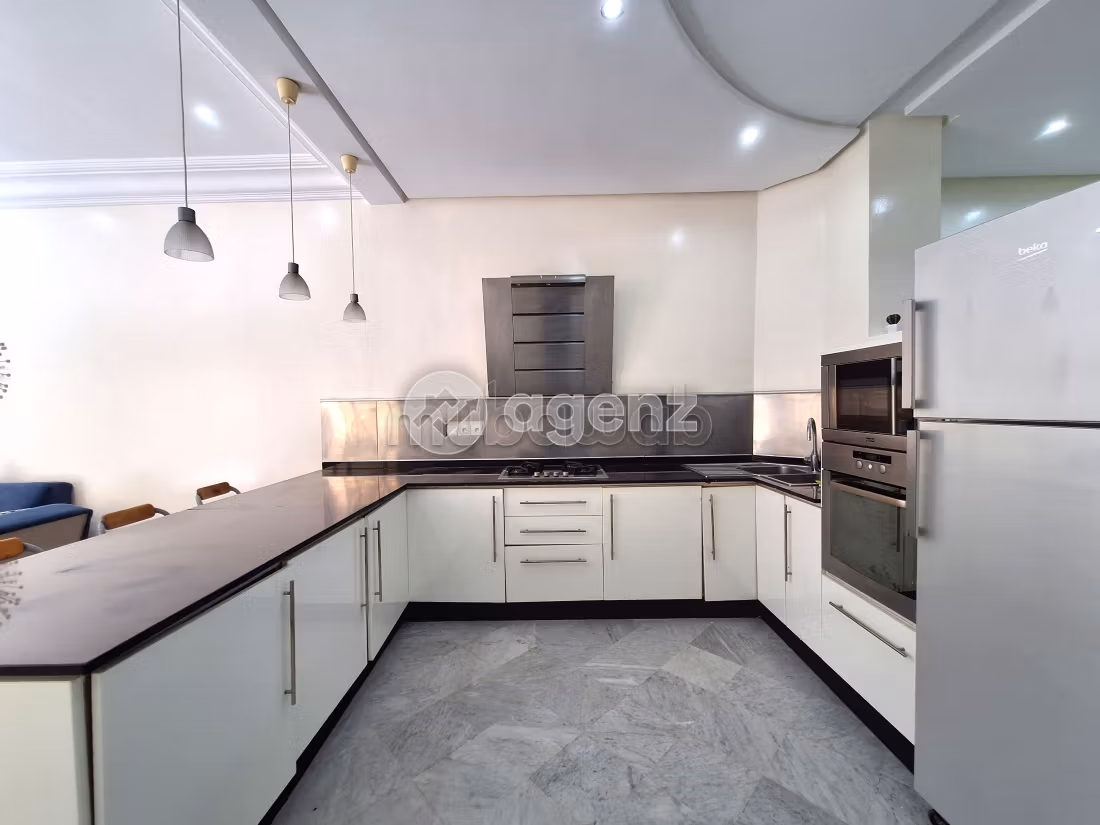 Apartment for sale in Maârif. 2 beautiful rooms. Carpark and terrace