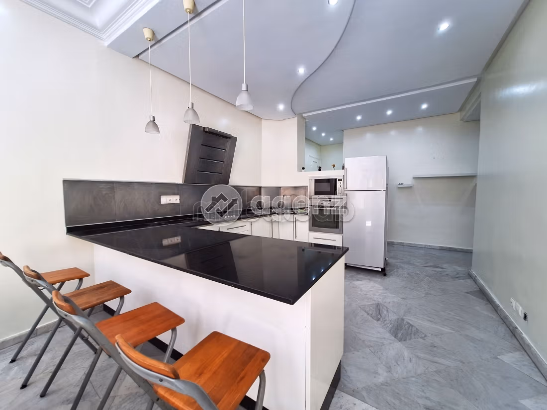 Apartment for sale in Maârif. 2 beautiful rooms. Carpark and terrace