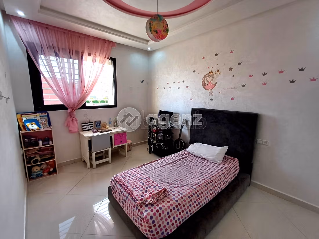 Vendita villa di lusso. Superficie 341 m². Posto auto e giardino