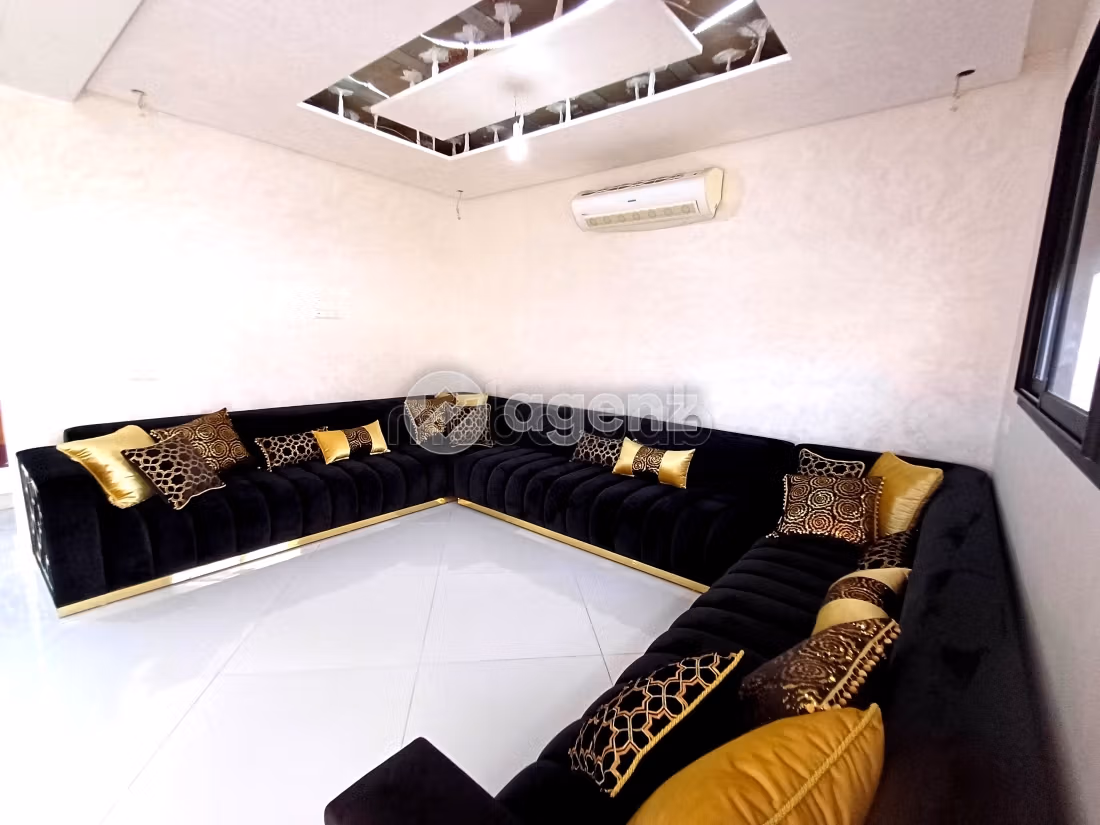 Vendita villa di lusso. Superficie 341 m². Posto auto e giardino