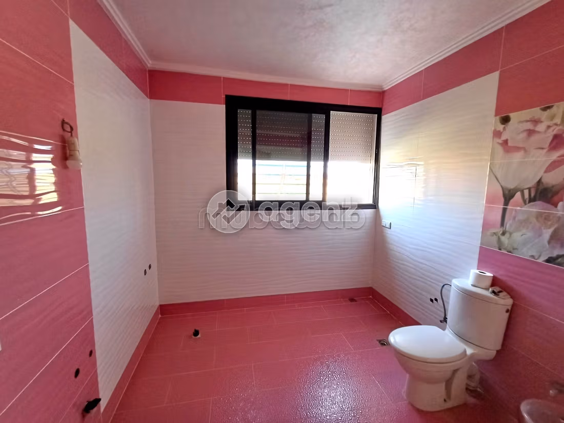 Vendita villa di lusso. Superficie 341 m². Posto auto e giardino