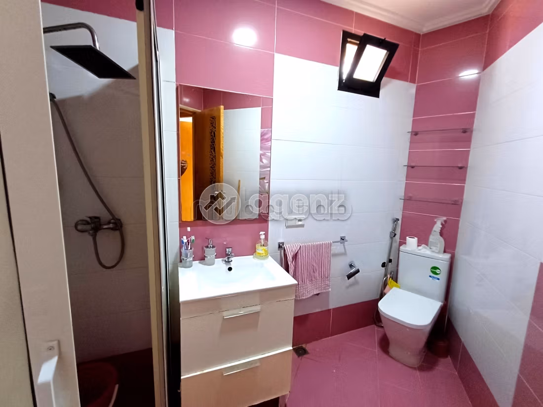 Vendita villa di lusso. Superficie 341 m². Posto auto e giardino