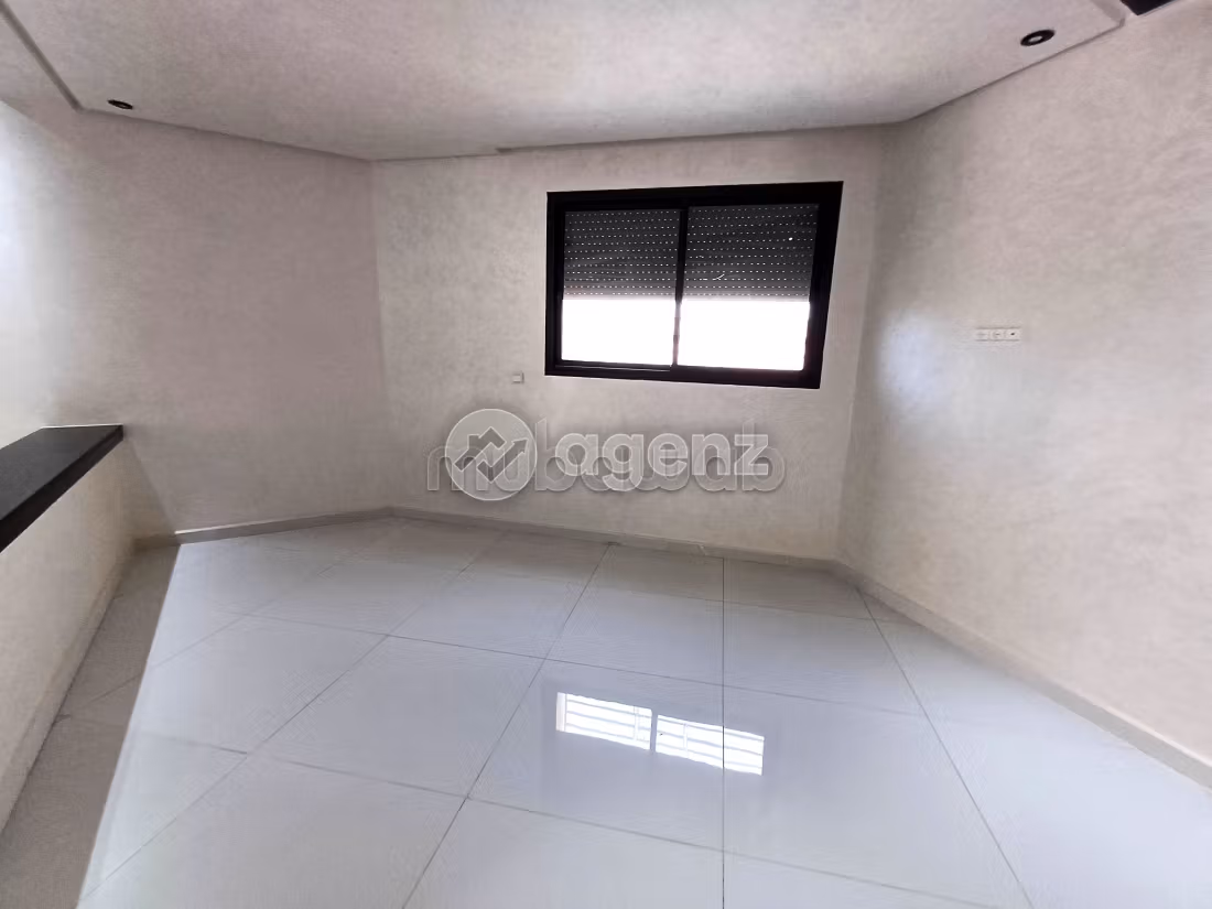 Vendita villa di lusso. Superficie 341 m². Posto auto e giardino