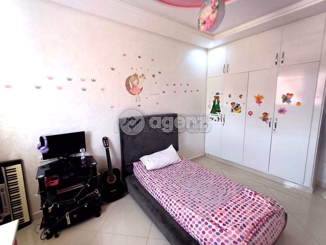 Vendita villa di lusso. Superficie 341 m². Posto auto e giardino