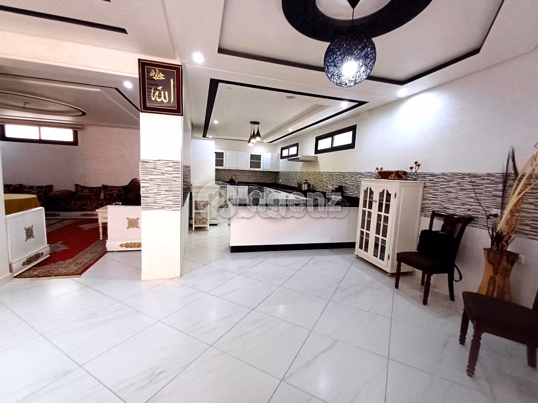 Vendita villa di lusso. Superficie 341 m². Posto auto e giardino