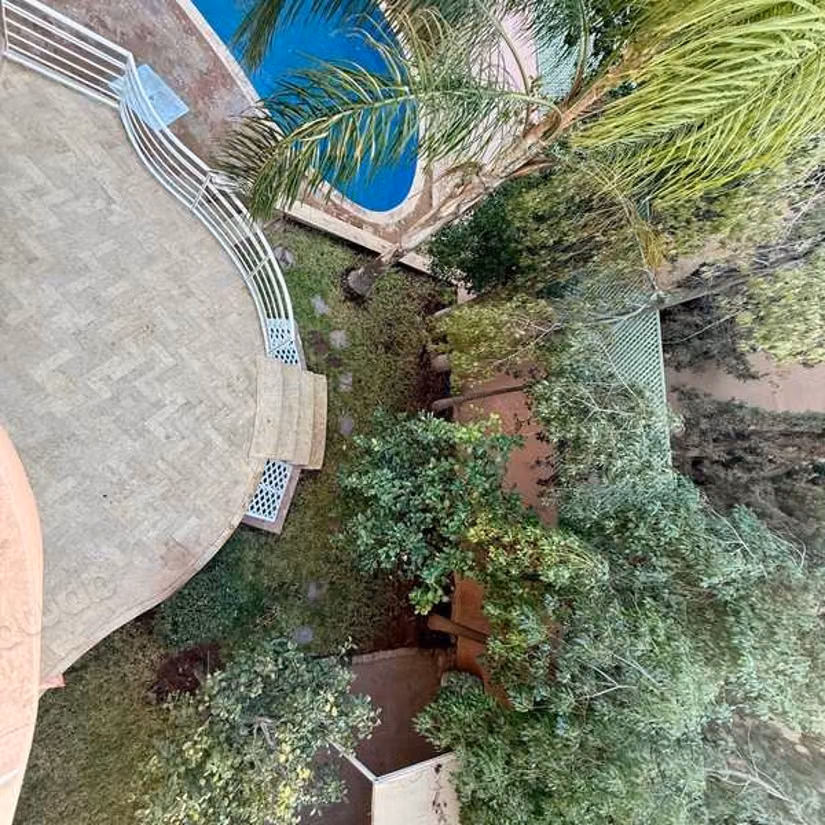Magnificent villa for sale in Hay Targa. 8 large living areas. Parking spaces and beautiful garden