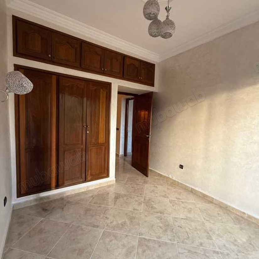 Magnificent villa for sale in Hay Targa. 8 large living areas. Parking spaces and beautiful garden