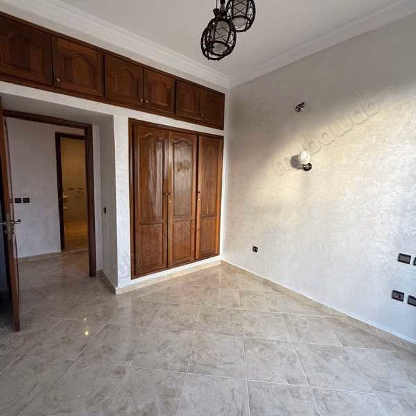 Magnificent villa for sale in Hay Targa. 8 large living areas. Parking spaces and beautiful garden