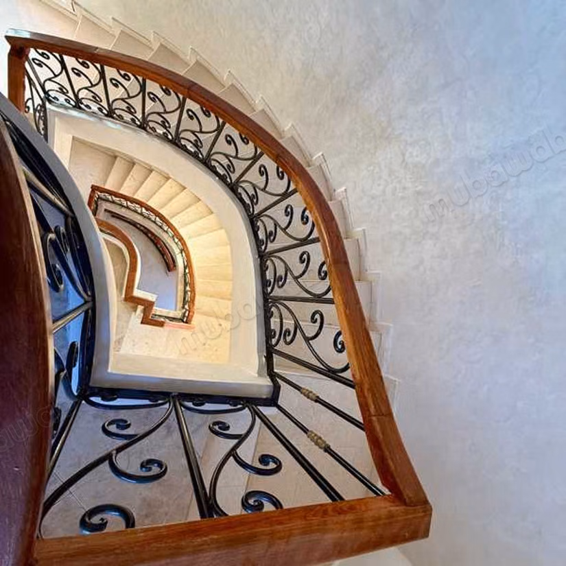 Magnificent villa for sale in Hay Targa. 8 large living areas. Parking spaces and beautiful garden