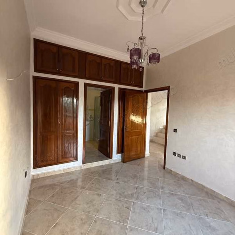 Magnificent villa for sale in Hay Targa. 8 large living areas. Parking spaces and beautiful garden