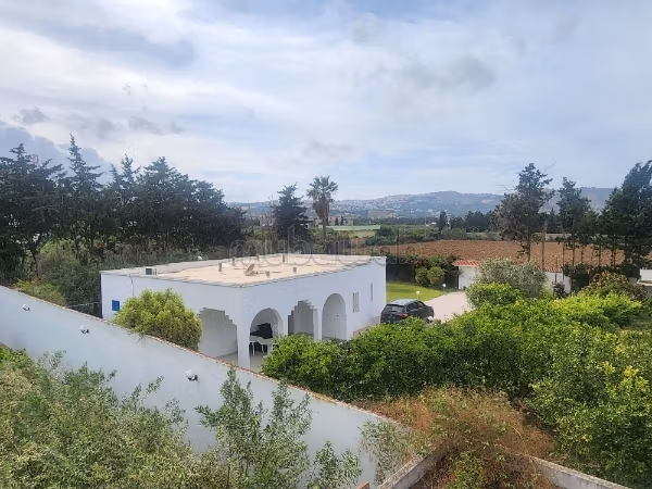 A Vendre belle ferme sur la voie de Chatt Mami Ras Jebel