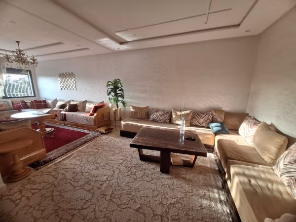 Busca pisos en venta en Centre. 4 habitaciones. Conserje disponible, sistema de aire condicionado