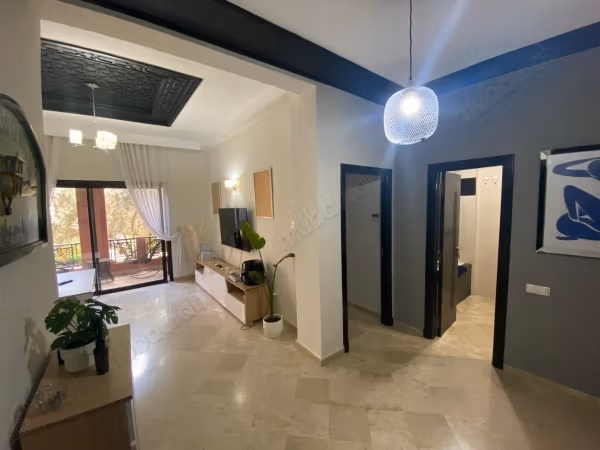 Sell apartment in Guéliz. 4 comfortable rooms. Air conditioning and swimming pool