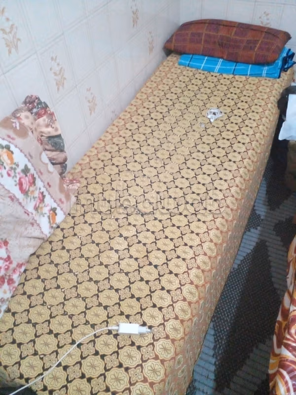 Room for rent in Diour Lakrai. 1 Room. Storage unit