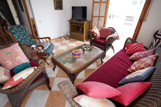 Piso en venta. 3 bonitas habitaciones. Hermosa terraza