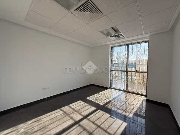 Offices for rent in Centre Urbain Nord. Small area 100 m². Private garage