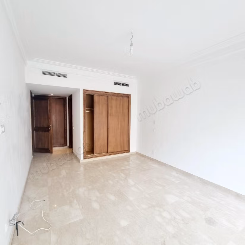 Bel appartement moderne plein Racine 
avec extérieurs à louer