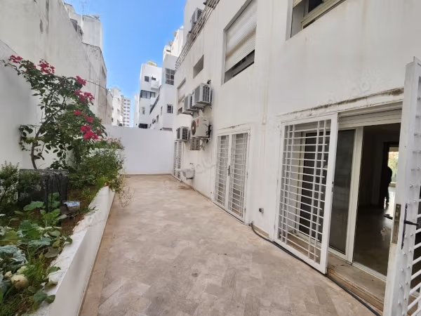 Appartementen te huur in Californie. 13 Ruimtes. Gemeubileerd