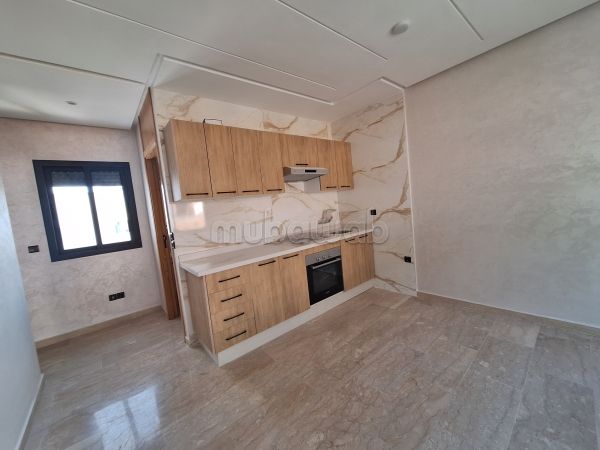 Vend appartement à Maârif. 1 Pièce. Avec garage et ascenseur