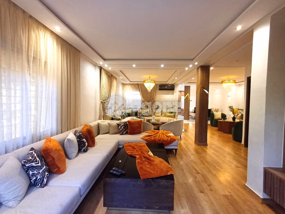High quality villa for rent. 3 rooms. Well decorated