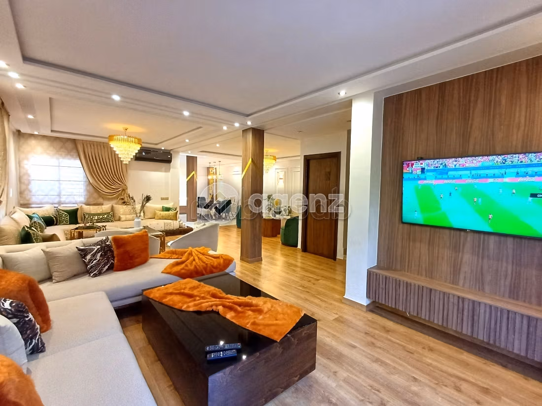 High quality villa for rent. 3 rooms. Well decorated