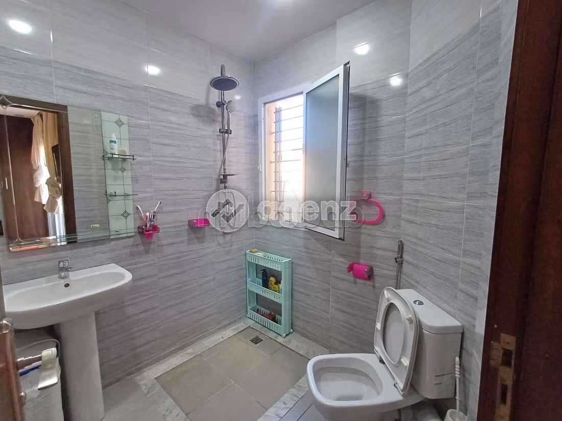 High quality villa for rent. 3 rooms. Well decorated