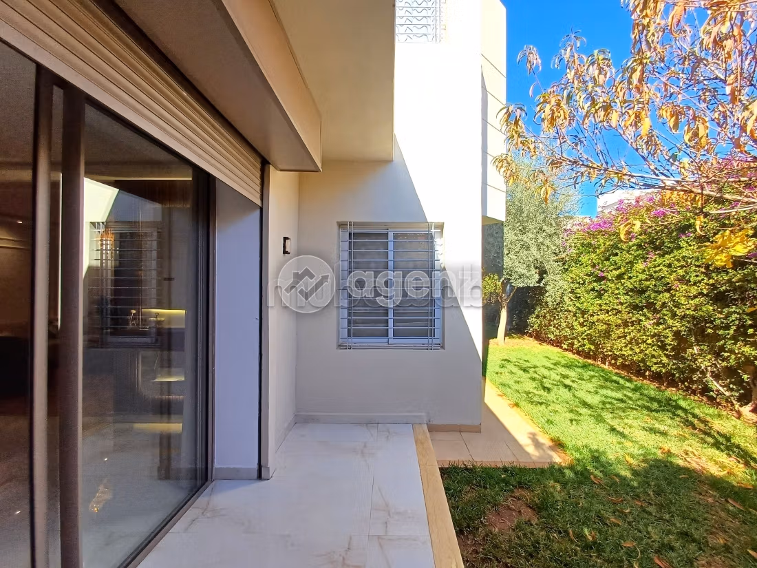 High quality villa for rent. 3 rooms. Well decorated