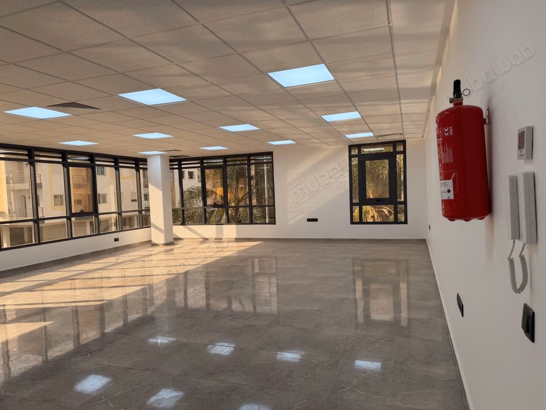 Oficinas en alquiler en Riad Oulad Mtaa. Dimensión 1500 m². Con ascensor