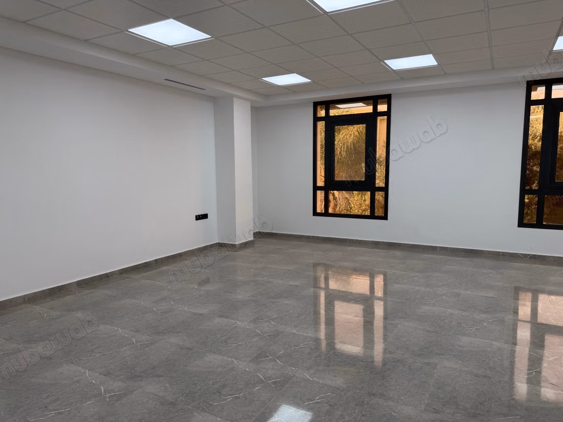 Oficinas en alquiler en Riad Oulad Mtaa. Dimensión 1500 m². Con ascensor