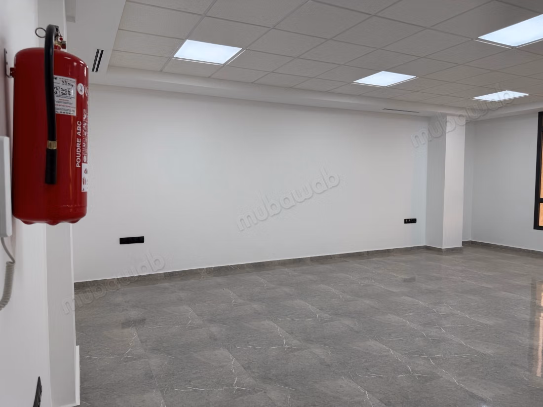 Oficinas en alquiler en Riad Oulad Mtaa. Dimensión 1500 m². Con ascensor