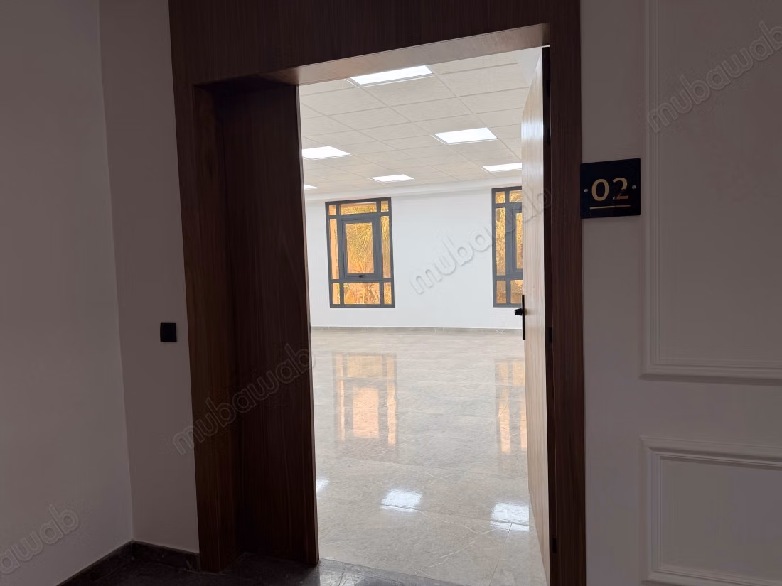 Oficinas en alquiler en Riad Oulad Mtaa. Dimensión 1500 m². Con ascensor