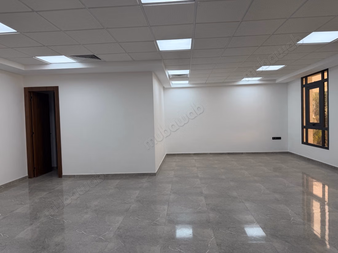 Oficinas en alquiler en Riad Oulad Mtaa. Dimensión 1500 m². Con ascensor