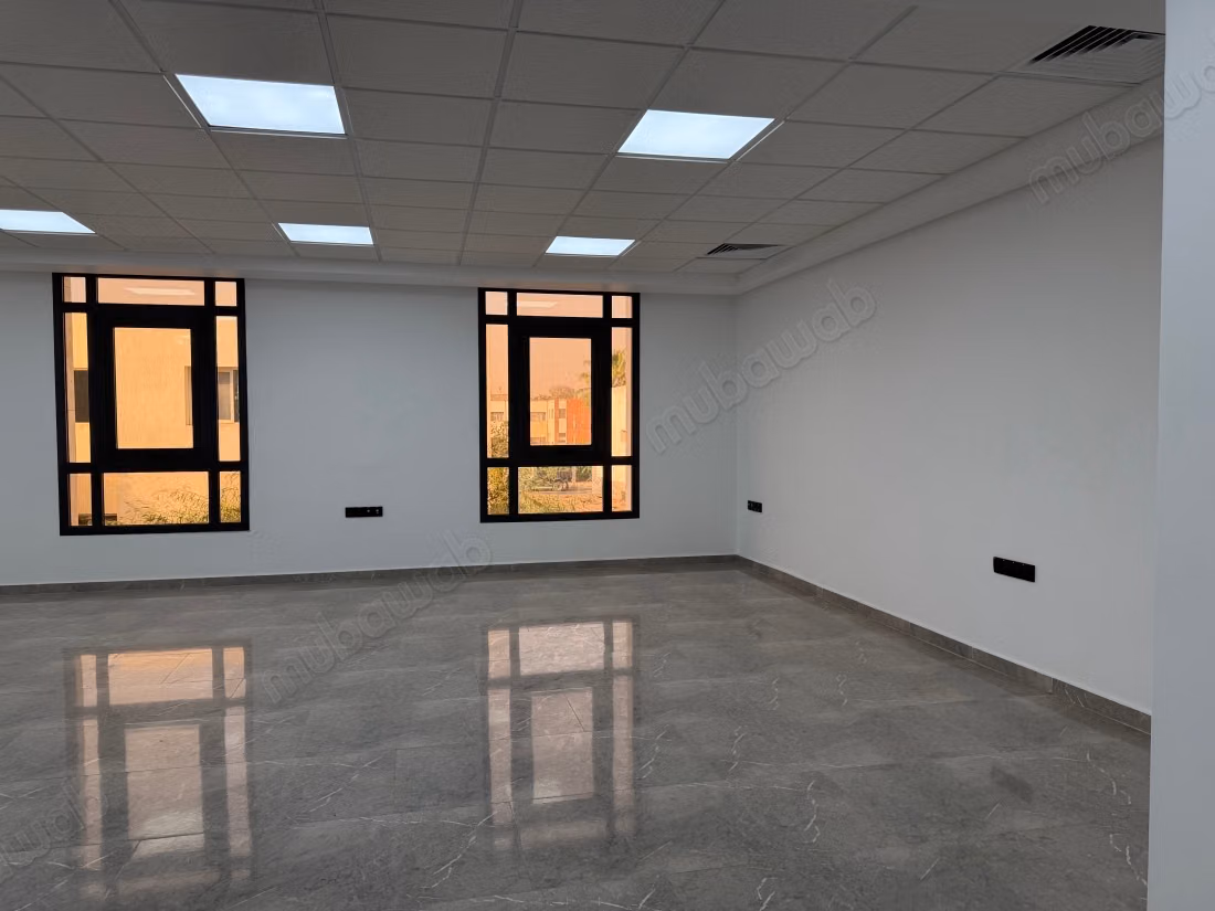 Oficinas en alquiler en Riad Oulad Mtaa. Dimensión 1500 m². Con ascensor