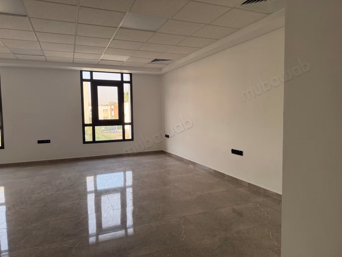 Oficinas en alquiler en Riad Oulad Mtaa. Dimensión 1500 m². Con ascensor