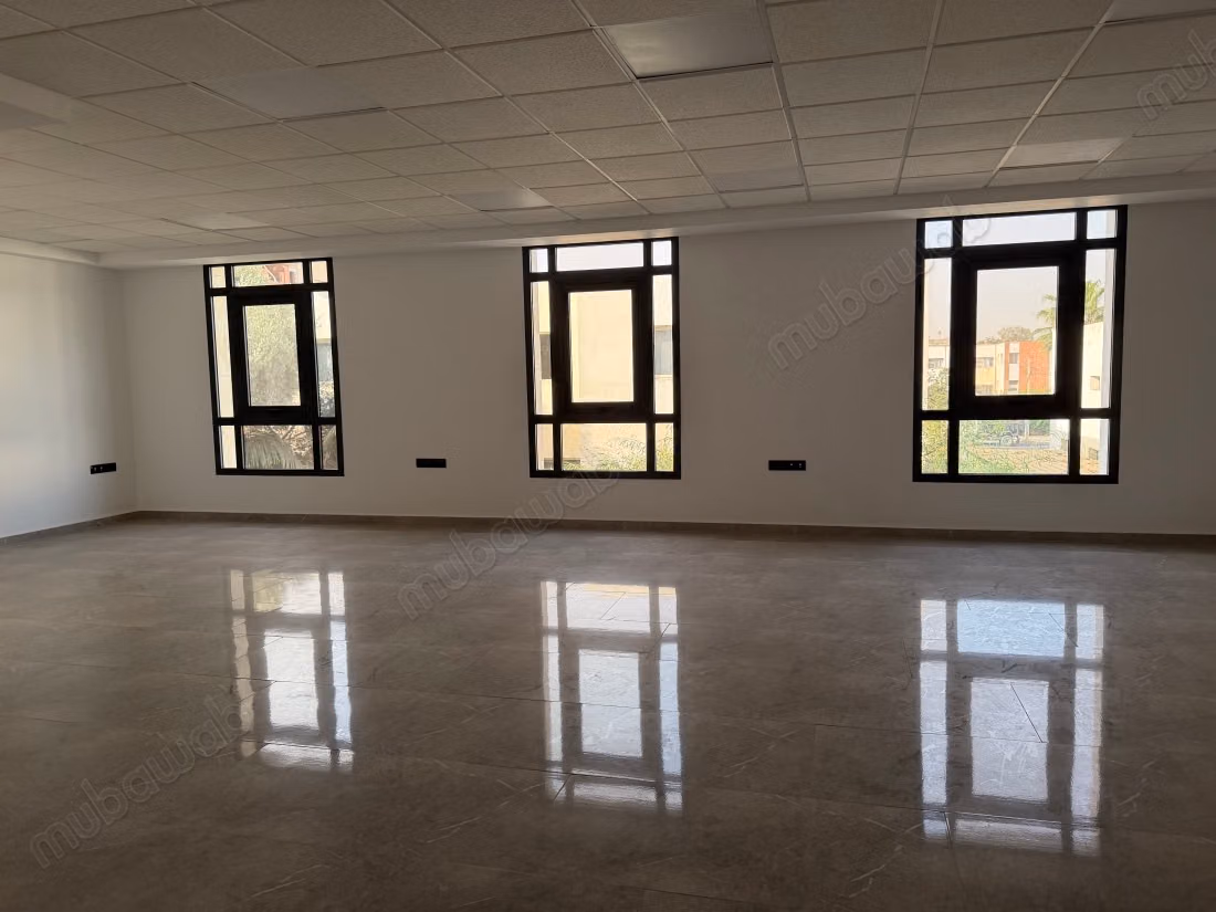 Oficinas en alquiler en Riad Oulad Mtaa. Dimensión 1500 m². Con ascensor