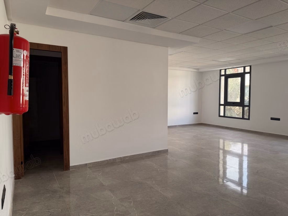 Oficinas en alquiler en Riad Oulad Mtaa. Dimensión 1500 m². Con ascensor
