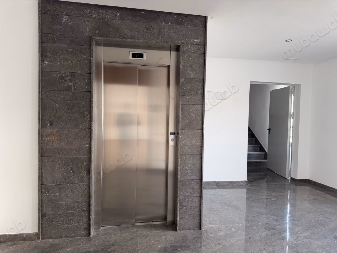 Oficinas en alquiler en Riad Oulad Mtaa. Dimensión 1500 m². Con ascensor