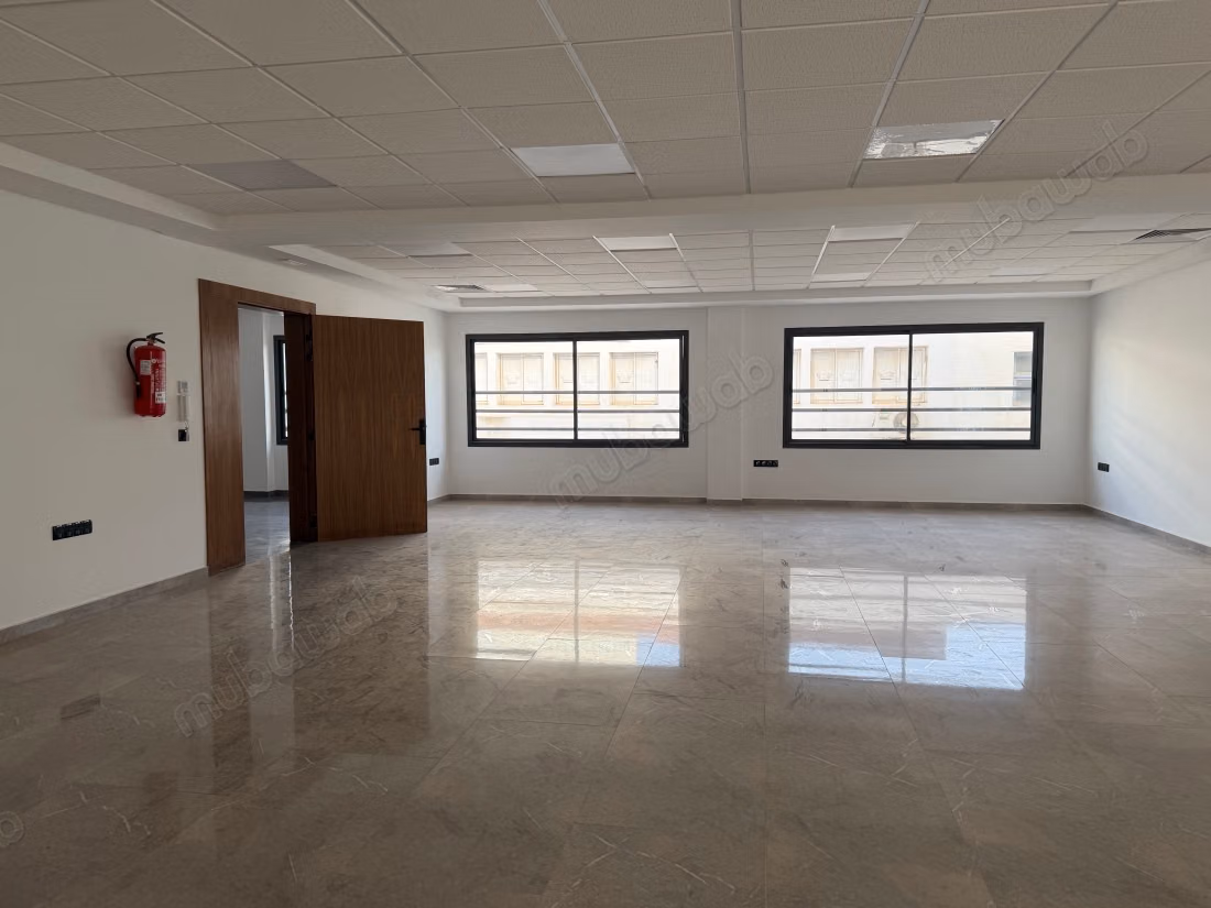 Oficinas en alquiler en Riad Oulad Mtaa. Dimensión 1500 m². Con ascensor