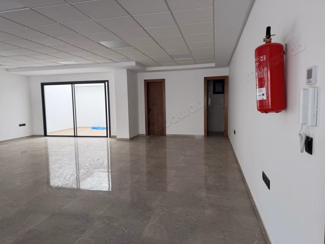 Oficinas en alquiler en Riad Oulad Mtaa. Dimensión 1500 m². Con ascensor