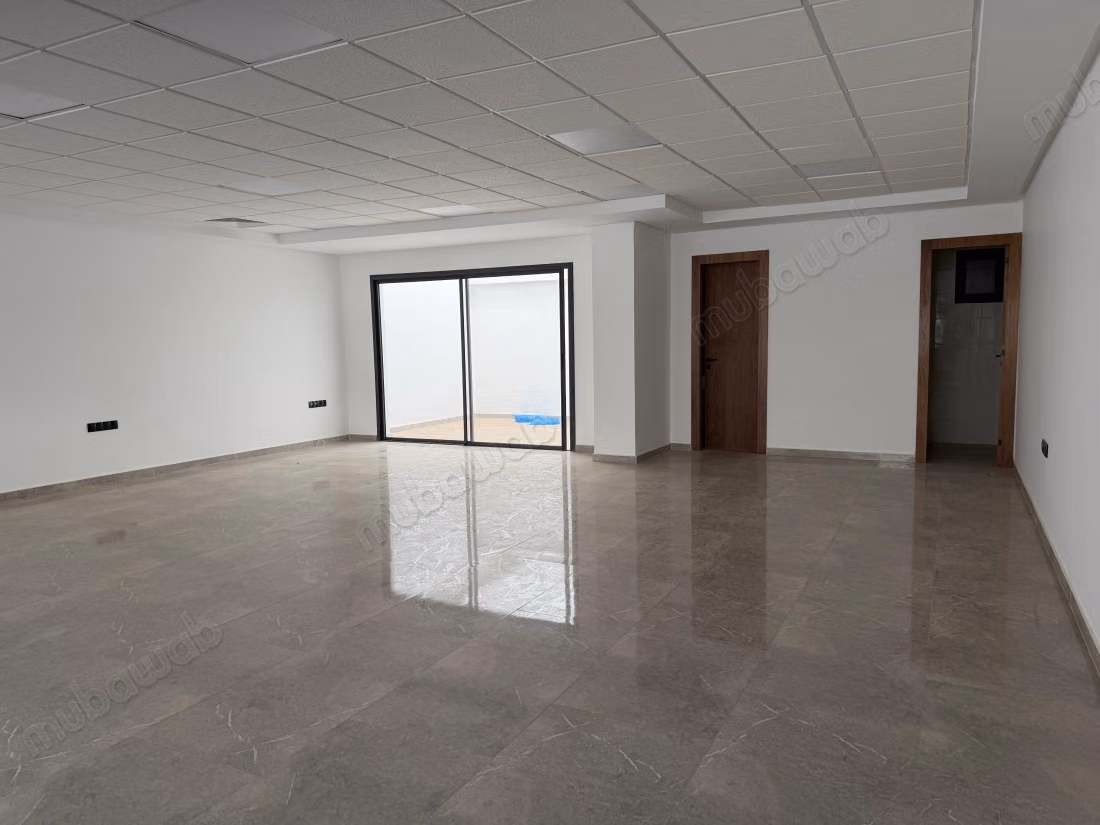 Oficinas en alquiler en Riad Oulad Mtaa. Dimensión 1500 m². Con ascensor