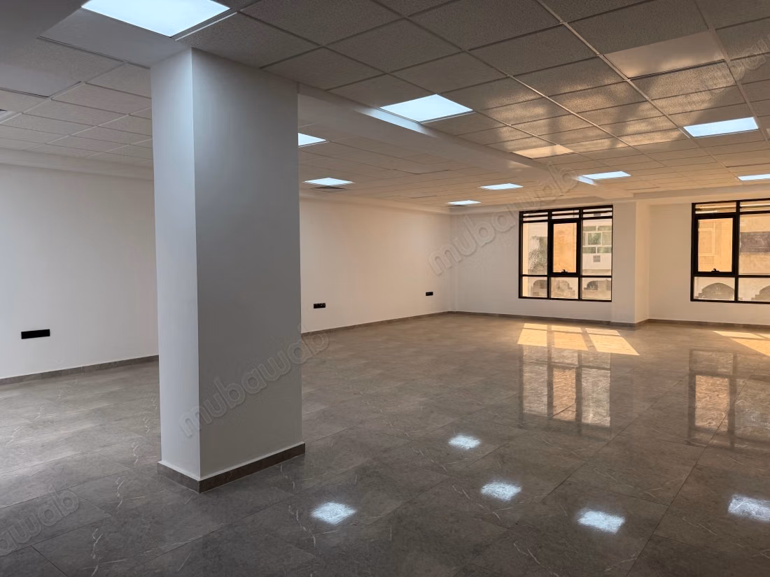 Oficinas en alquiler en Riad Oulad Mtaa. Dimensión 1500 m². Con ascensor