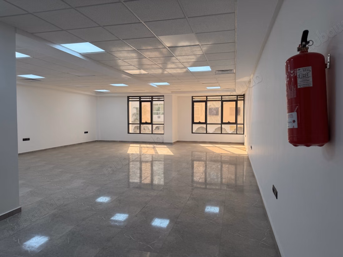 Oficinas en alquiler en Riad Oulad Mtaa. Dimensión 1500 m². Con ascensor